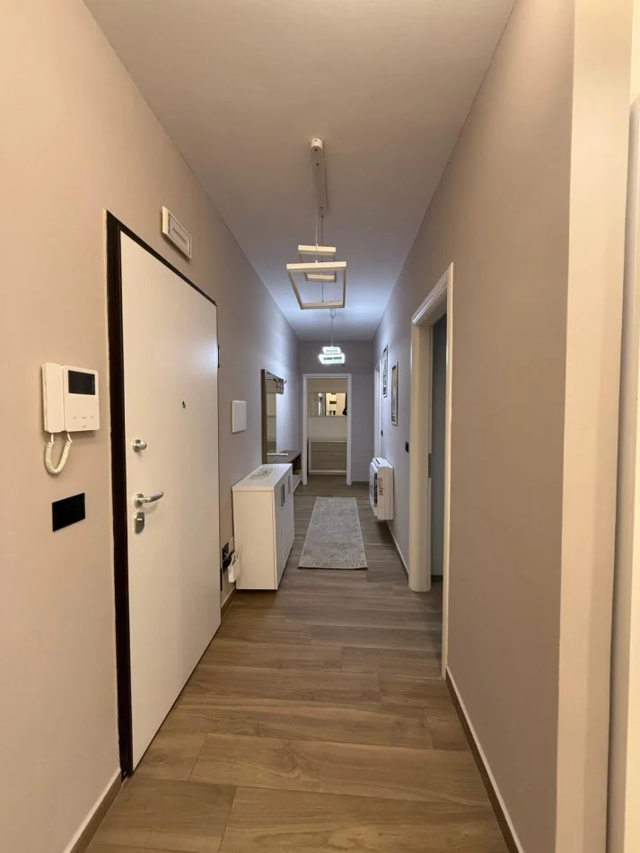 Tirane, jepet me qera apartament 2+1+Ballkon Kati 0, 110 m² 1.700 € (TEG)