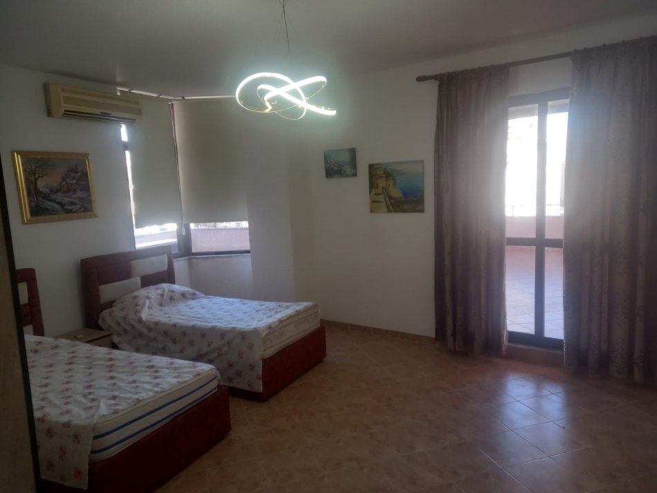 !DHENE! Durres, jepet me qera apartament 2+1+Ballkon Kati 4, 400 € (Afer 2 Gjelave)