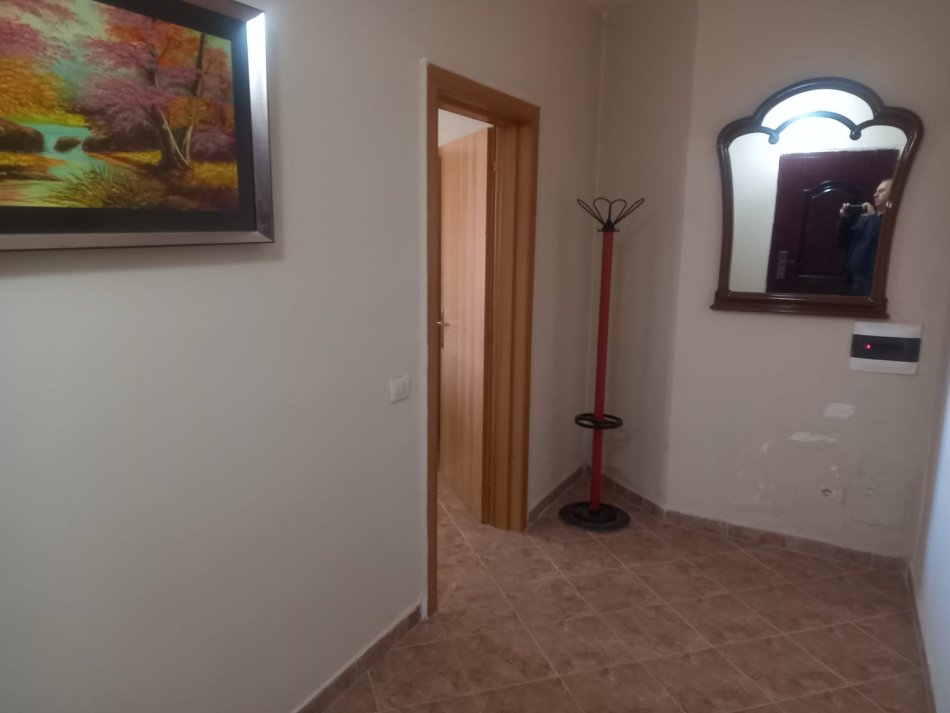 !DHENE! Durres, jepet me qera apartament 2+1+Ballkon Kati 4, 400 € (Afer 2 Gjelave)