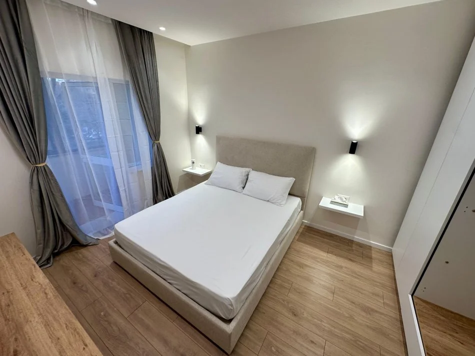 Tirane, jepet me qera apartament 2+1+Ballkon Kati 3, 60 m² 60 € (Bulevardi Bajram Curri)