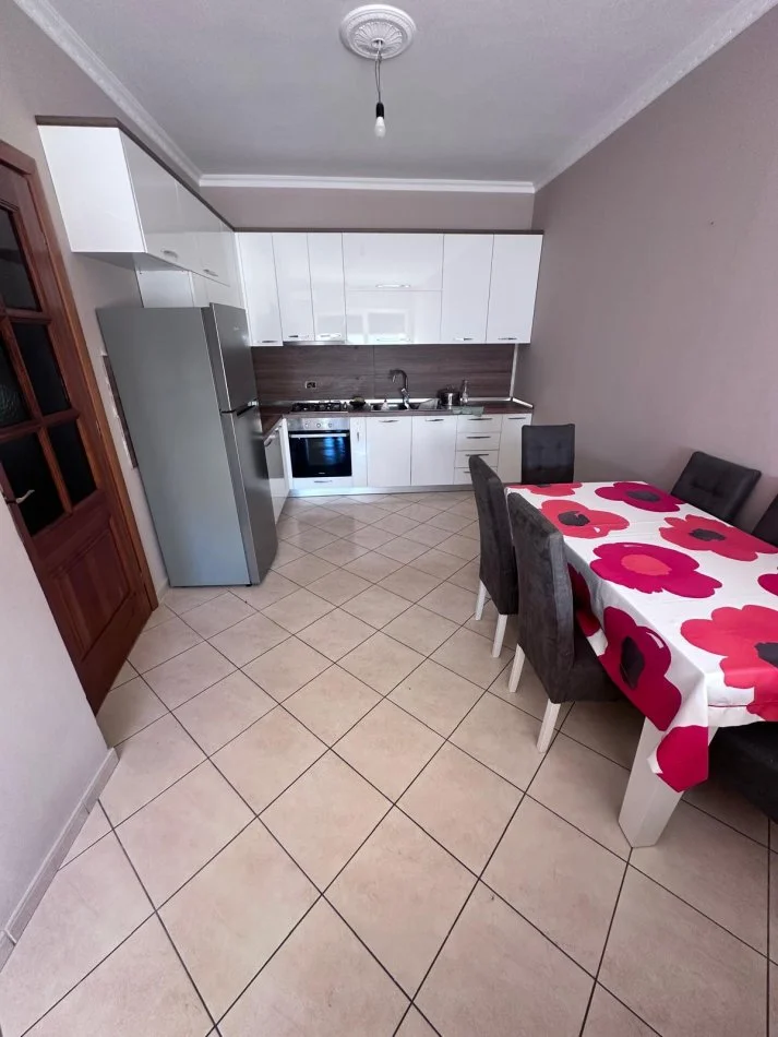 Durres, jepet me qera apartament 2+1+Aneks+Ballkon Kati 6, 90 m² 450 € (Vollga)
