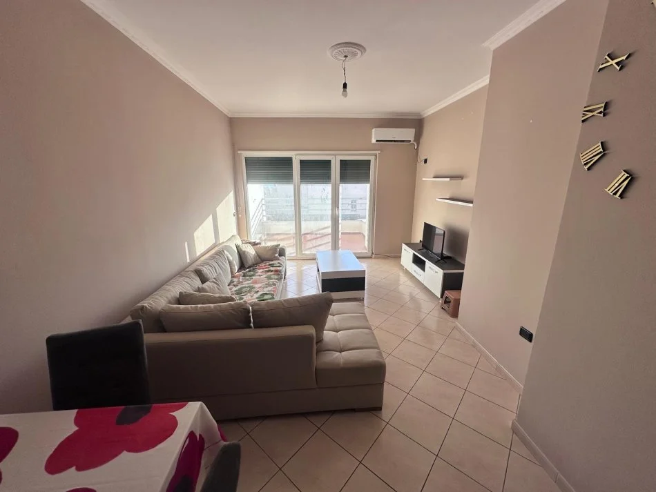 Durres, jepet me qera apartament 2+1+Aneks+Ballkon Kati 6, 90 m² 450 € (Vollga)