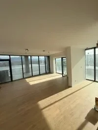 Tirane, jepet me qera apartament 3+1+Ballkon Kati 5, 215 m² 2.500 € (Lake View)