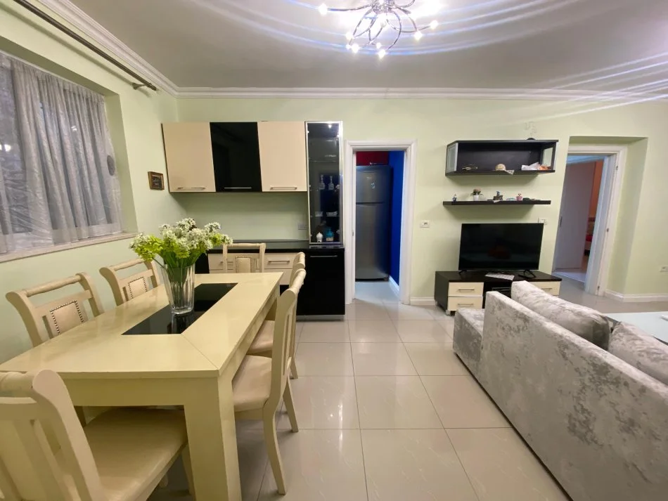 Tirane, jepet me qera apartament 4+1+Aneks+Ballkon Kati 1, 120 m² 820 € (RRUGA TEFTA TASHKO)