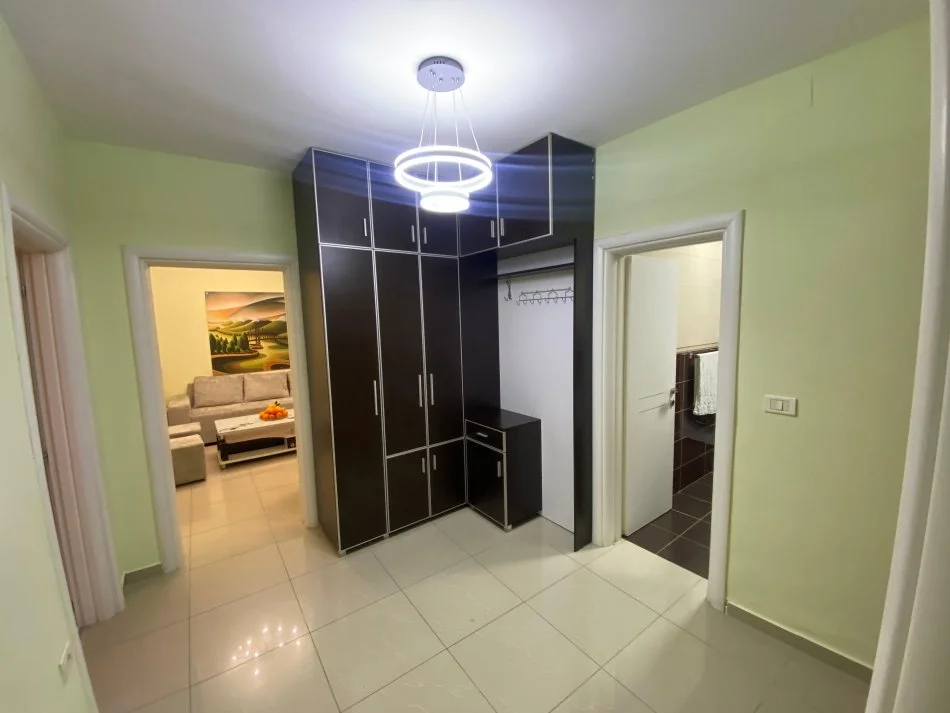 Tirane, jepet me qera apartament 4+1+Aneks+Ballkon Kati 1, 120 m² 820 € (rruga Tefta Tashko)