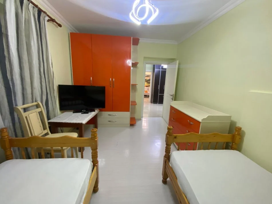 Tirane, jepet me qera apartament 4+1+Aneks+Ballkon Kati 1, 120 m² 820 € (rruga tefta tashko)