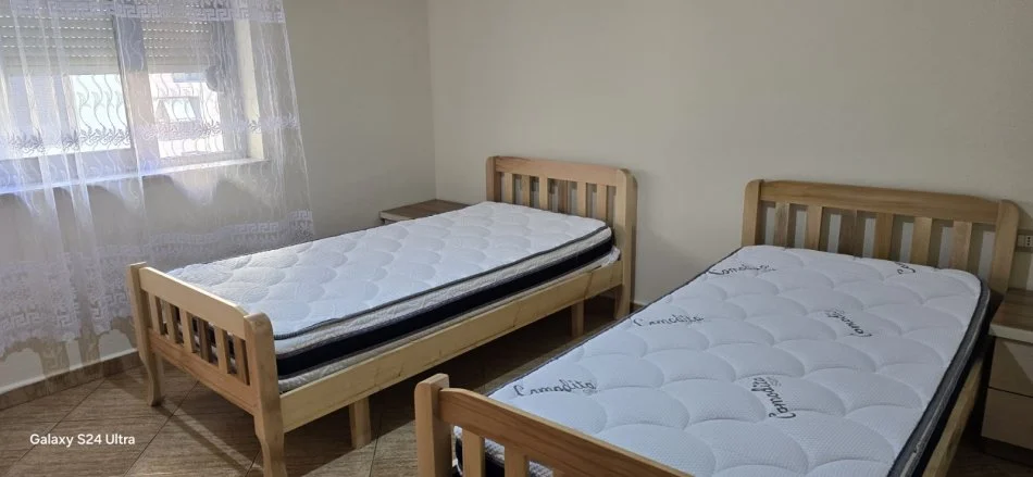 Tirane, jepet me qera apartament 2+1+Ballkon Kati 5, 115 m² 700 € (Rr.e Kosovarve)