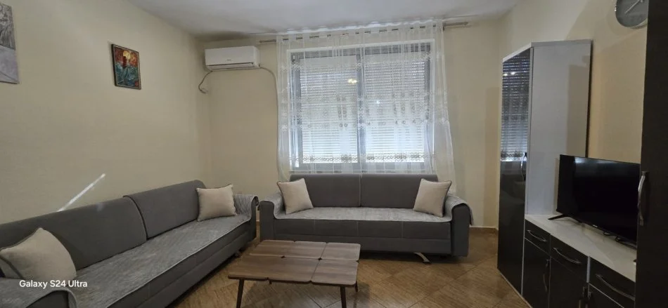 Tirane, jepet me qera apartament 2+1+Ballkon Kati 5, 115 m² 700 € (Rr.e Kosovarve)