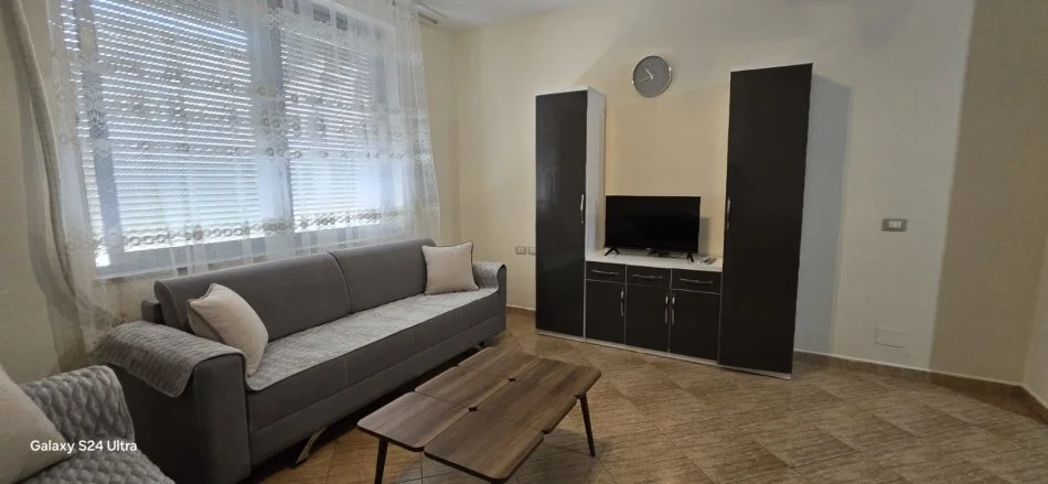 Tirane, jepet me qera apartament 2+1+Ballkon Kati 5, 115 m² 700 € (Rr.e Kosovarve)