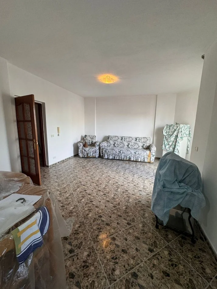 Durres, jepet me qera apartament 3+1+Aneks+Ballkon Kati 3, 150 m² 500 € (Markata, Durres)