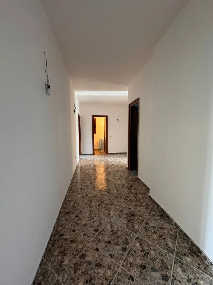 Durres, jepet me qera apartament 3+1+Aneks+Ballkon Kati 3, 150 m² 500 € (Markata, Durres)