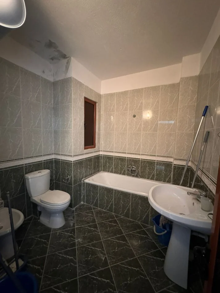 Durres, jepet me qera apartament 3+1+Aneks+Ballkon Kati 3, 150 m² 500 € (Markata, Durres)