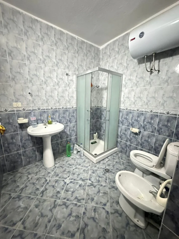 Durres, jepet me qera apartament 3+1+Aneks+Ballkon Kati 3, 150 m² 500 € (Markata, Durres)