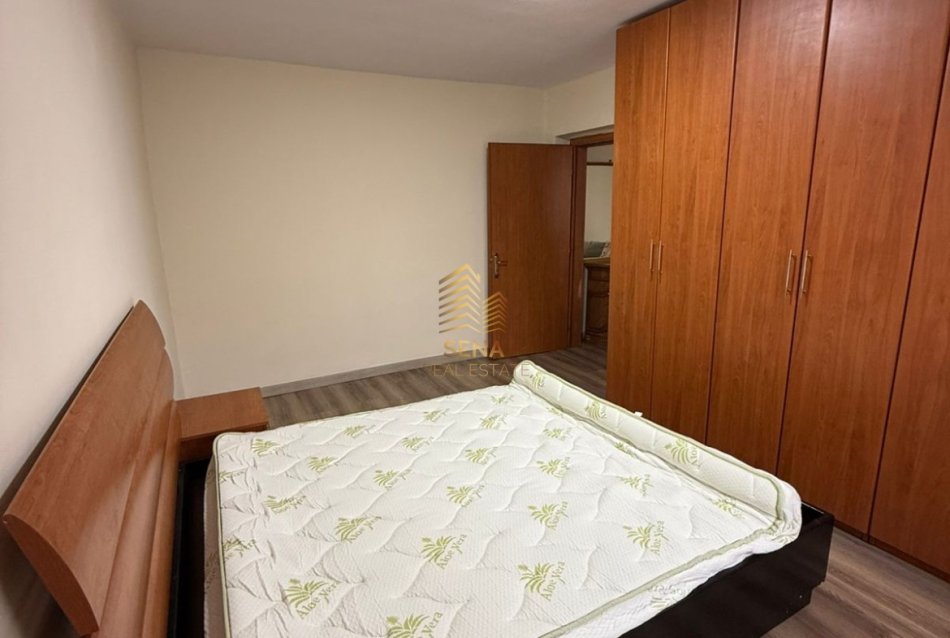 Tirane, jepet me qera apartament 1+1+Ballkon Kati 2, 85 m² 500 € (Rruga Mine Peza)
