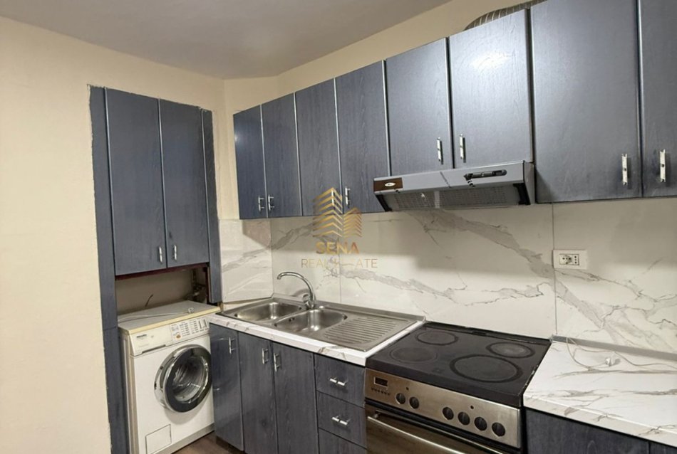 Tirane, jepet me qera apartament 1+1+Ballkon Kati 2, 85 m² 500 € (Rruga Mine Peza)