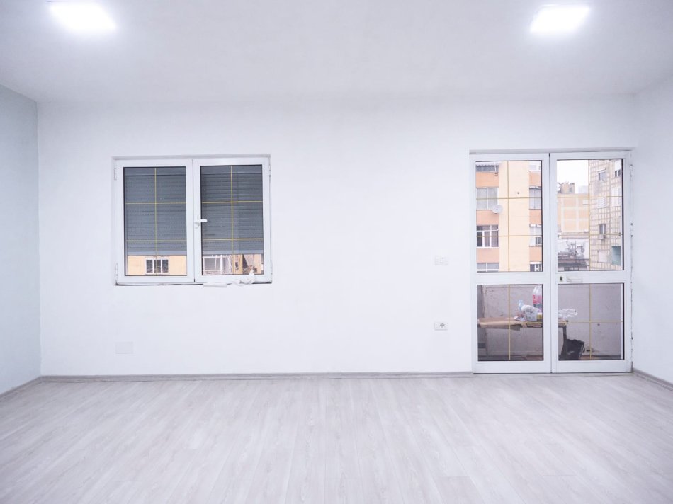 Tirane, jepet me qera apartament 3+1+Ballkon Kati 5, 100 m² 1.000 € (Sheshi Willson)