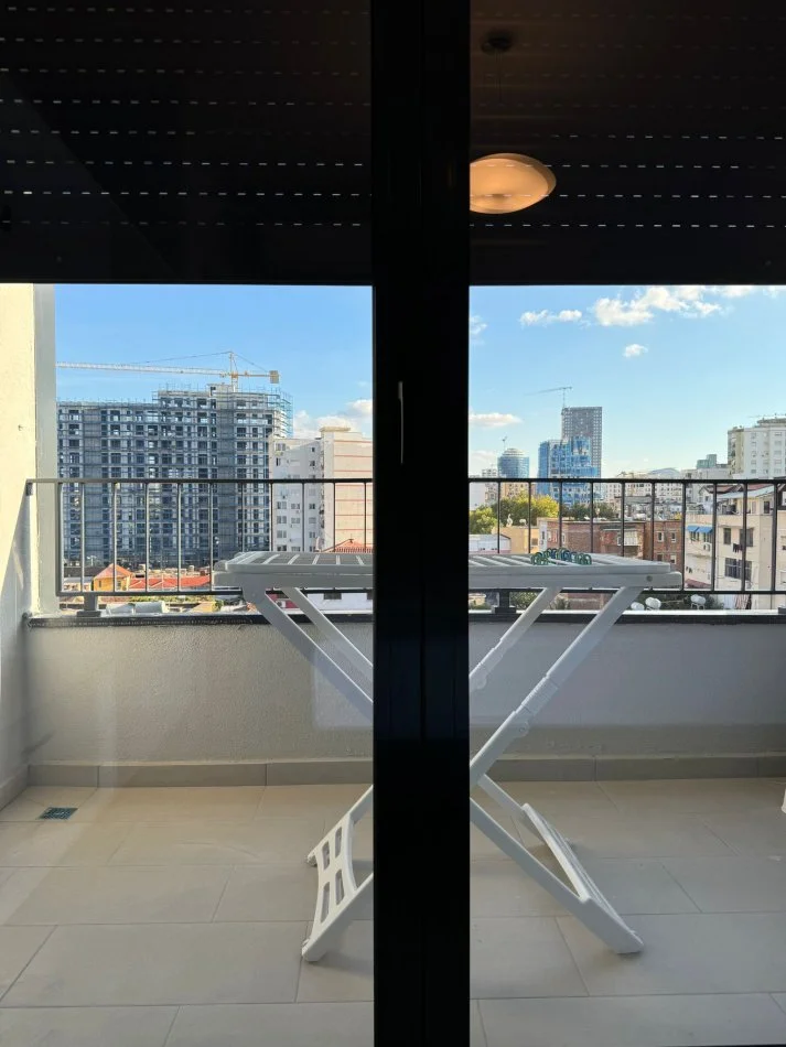 Tirane, jepet me qera apartament 1+1 Kati 5, 60 m² 650 € (Rruga Karl Gega)