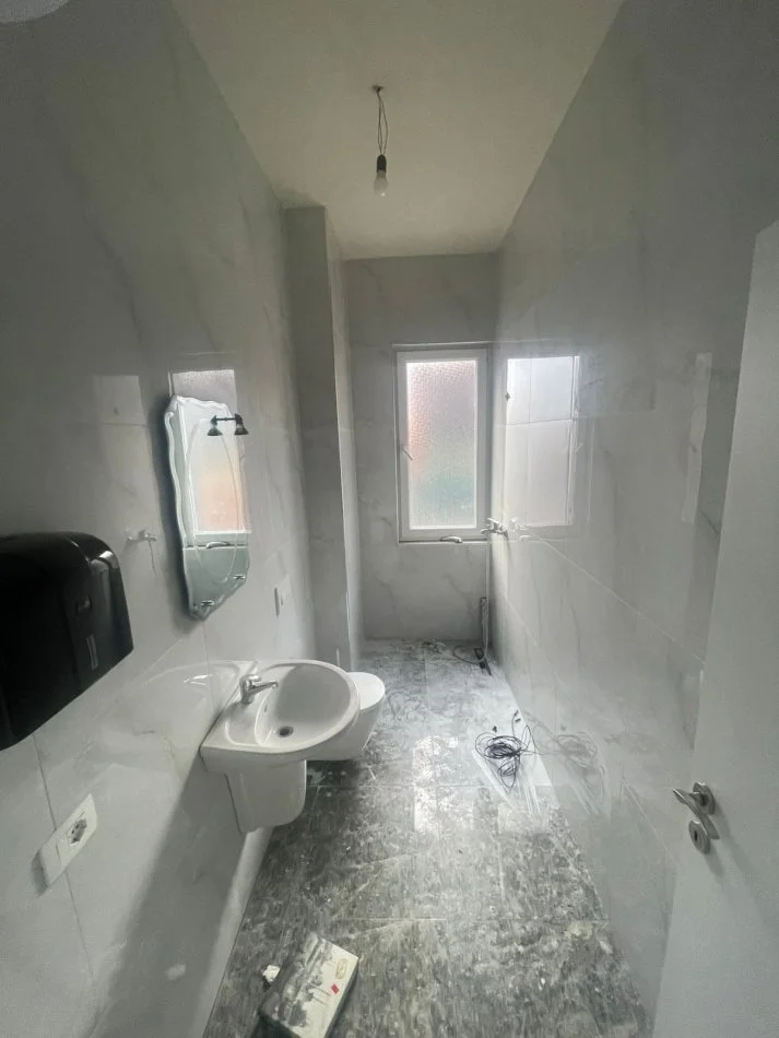 Tirane, shitet 2+1+Ballkon Kati 6, 110 m² 250.000 € (Square 21)