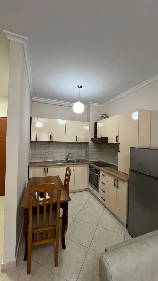 Tirane, jepet me qera apartament 1+1 Kati 4, 55 m² 500 € (Rruga "Siri Kodra")