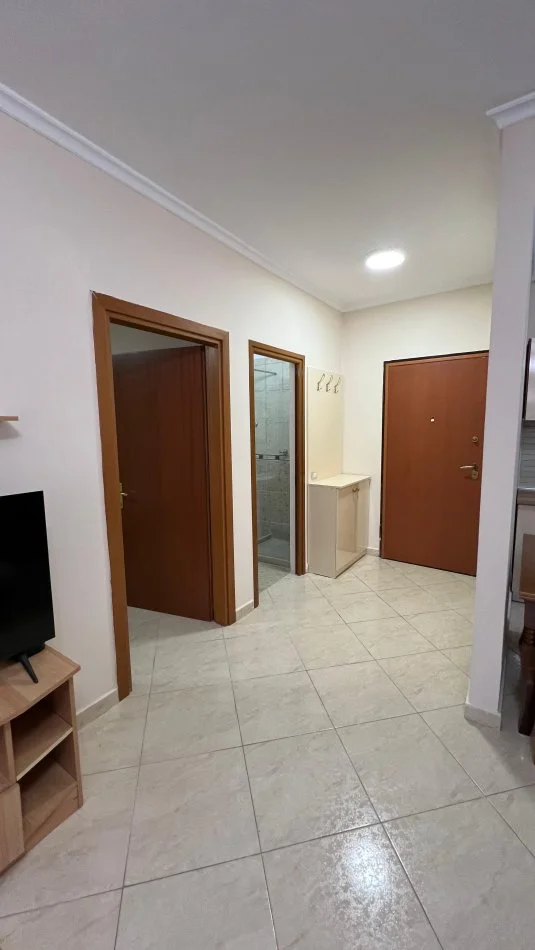 Tirane, jepet me qera apartament 1+1 Kati 4, 55 m² 500 € (Rruga "Siri Kodra")