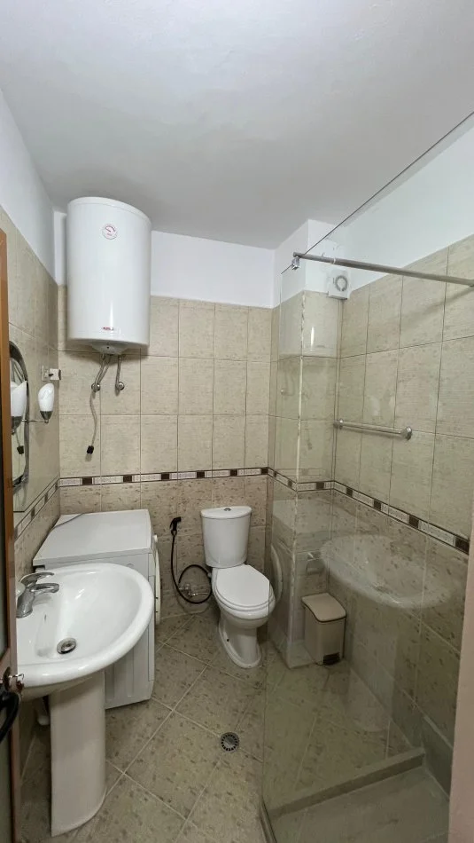 Tirane, jepet me qera apartament 1+1 Kati 4, 55 m² 500 € (Rruga "Siri Kodra")
