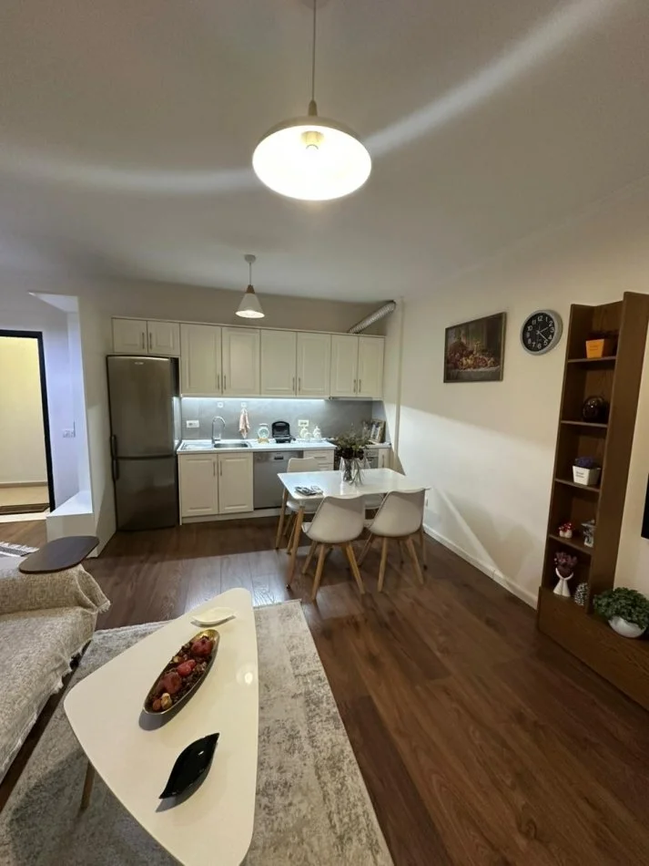 Tirane, jepet me qera apartament Kati 3, 62 m² 650 € (Kristal Center)