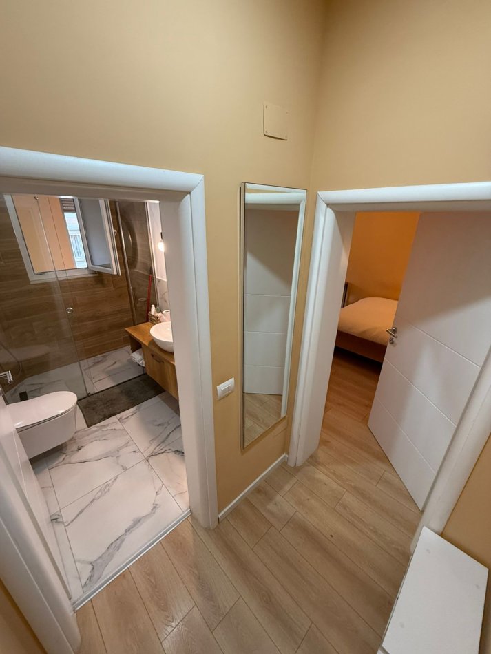 Tirane, jepet me qera garsonier 1+1 Kati 4, 40 m² 500 € (Rruga Myslym Shyri)
