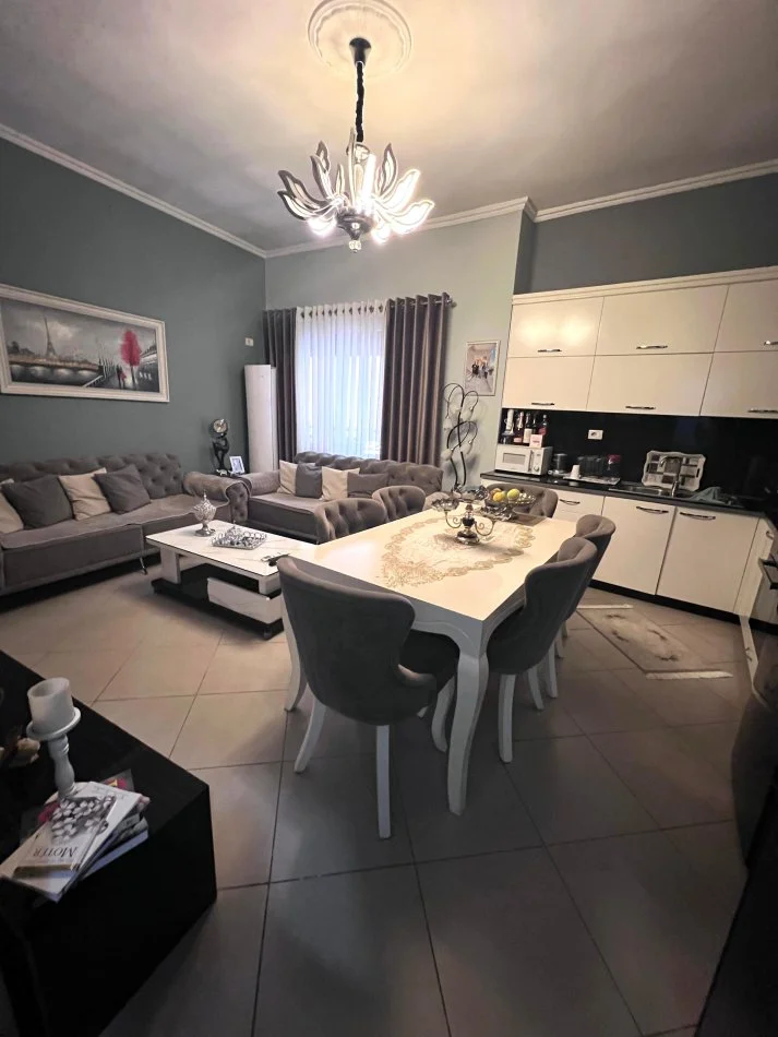 Tirane, shitet apartament 2+1 Kati 8, 145.000 € (Astir, prane Bar Artistit)
