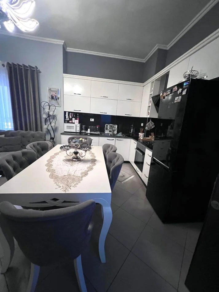 Tirane, shitet apartament 2+1 Kati 8, 145.000 € (Astir, prane Bar Artistit)
