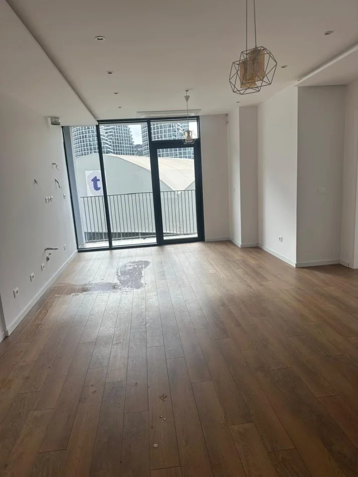 Tirane, jepet me qera ambjent biznesi Kati 2, 130 m² 1.500 € (Liqeni Artificial)