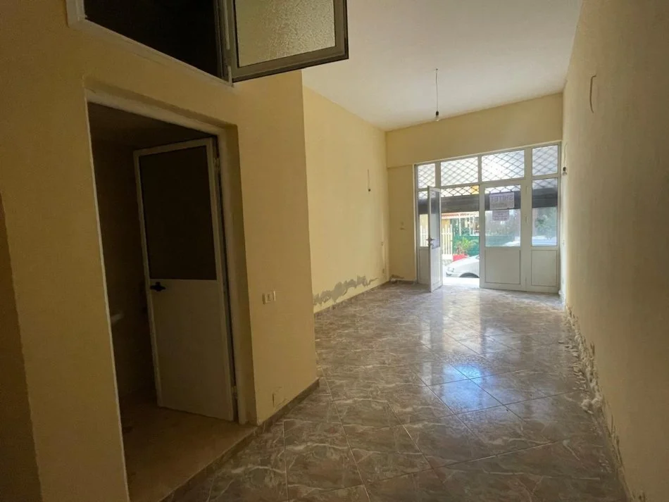 Vlore, shitet dyqan Kati 1, 35 m² 65.000 € (Lungomare)