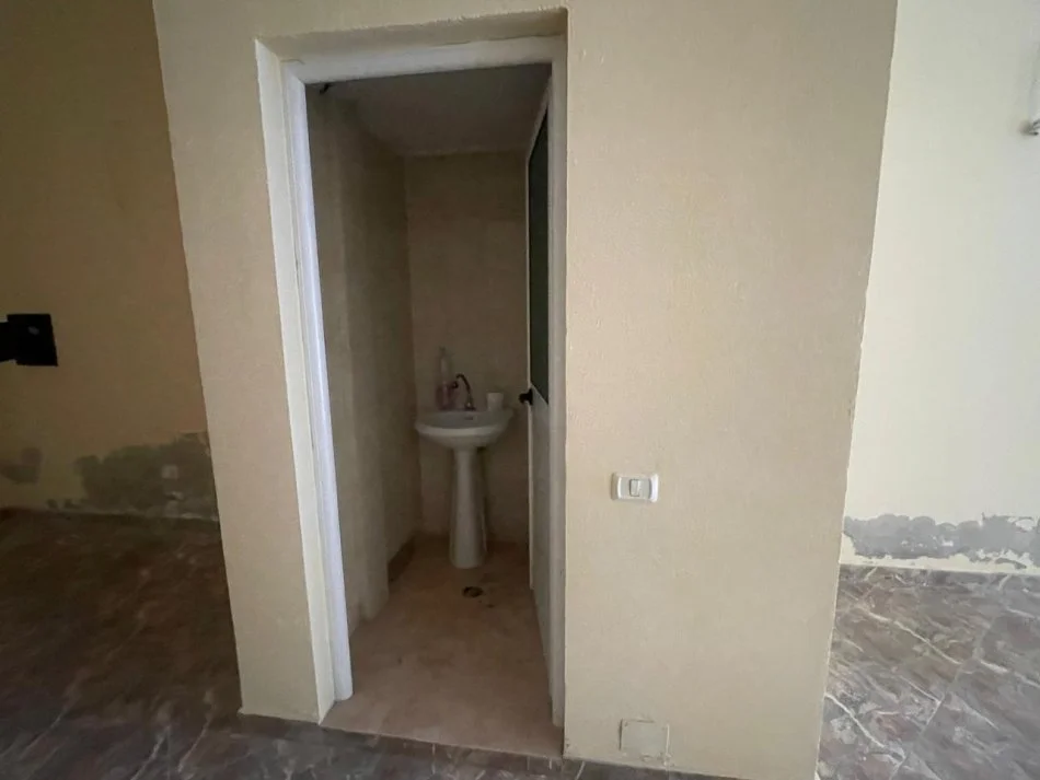 Vlore, shitet dyqan Kati 1, 35 m² 65.000 € (Lungomare)