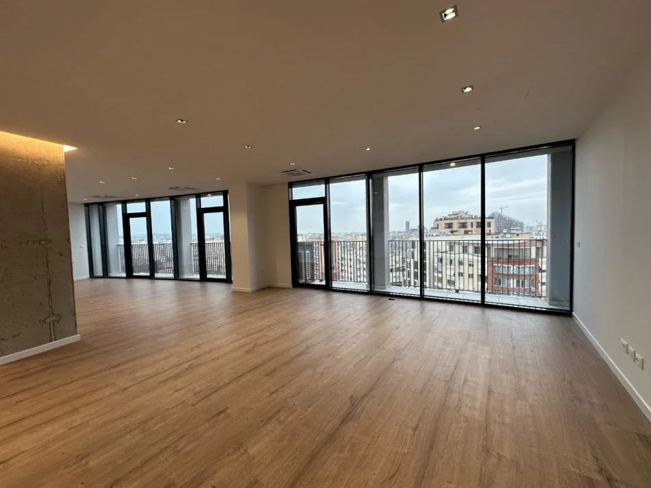 Tirane, jepet me qera zyre Kati 10, 130 m² 1.500 € (Liqeni Artificial)