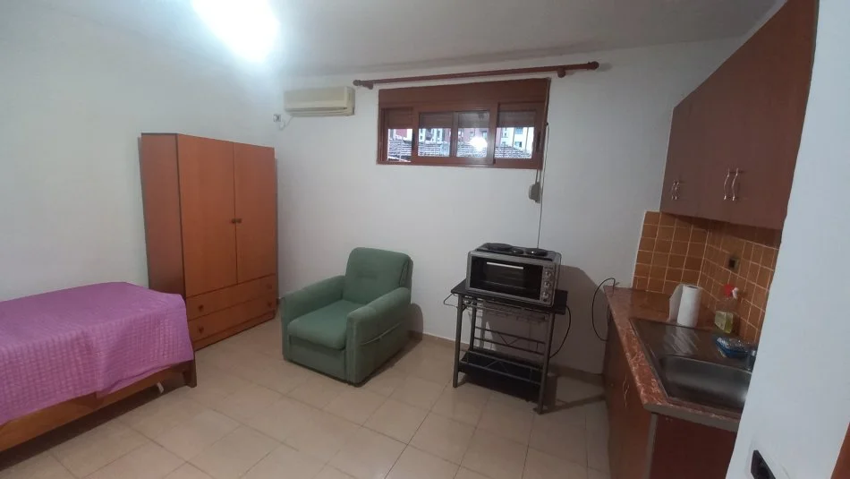 Tirane, jepet me qera garsonier Kati 1, 30 m² 350 € (Rruga e Kavajes)