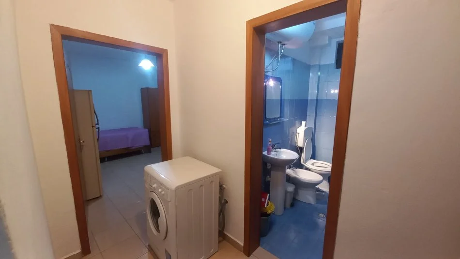 Tirane, jepet me qera garsonier Kati 1, 30 m² 350 € (Rruga e Kavajes)