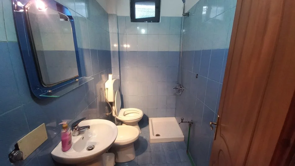 Tirane, jepet me qera garsonier Kati 1, 30 m² 350 € (Rruga e Kavajes)