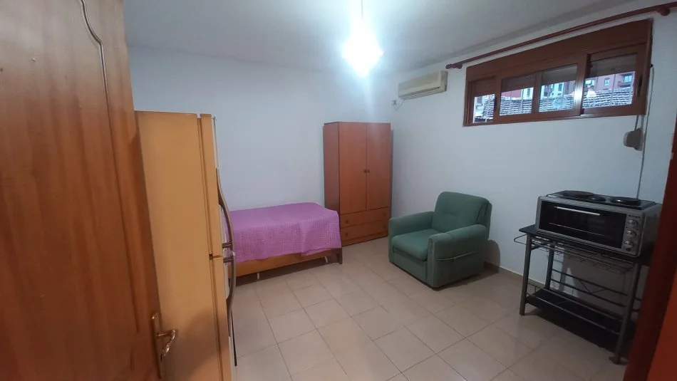 Tirane, jepet me qera garsonier Kati 1, 30 m² 350 € (Rruga e Kavajes)