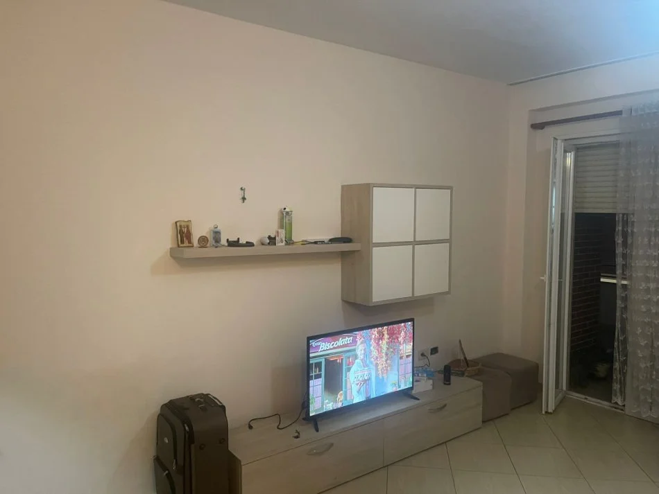 Tirane, jepet me qera apartament 2+1+Ballkon Kati 2, 98 m² 500 € (Bill Klinton)
