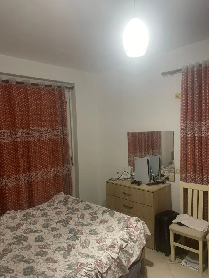 Tirane, jepet me qera apartament 2+1+Ballkon Kati 2, 98 m² 500 € (Bill Klinton)