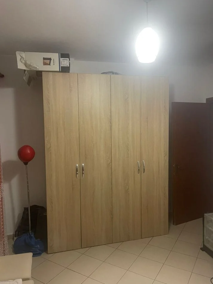 Tirane, jepet me qera apartament 2+1+Ballkon Kati 2, 98 m² 500 € (Bill Klinton)