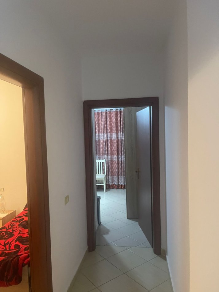 Tirane, jepet me qera apartament 2+1+Aneks+Ballkon Kati 2, 98 m² 500 € (Rruga Bill Klinton)