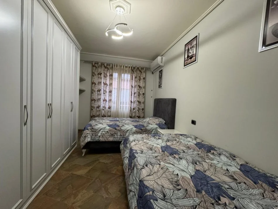 Tirane, jepet me qera apartament 3+1+Aneks+Ballkon Kati 2, 116 m² 1.300 € (Qender)