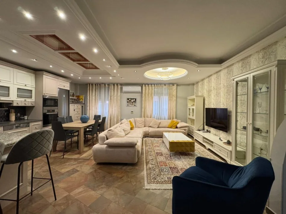 Tirane, jepet me qera apartament 3+1+Aneks+Ballkon Kati 2, 116 m² 1.300 € (Qender)