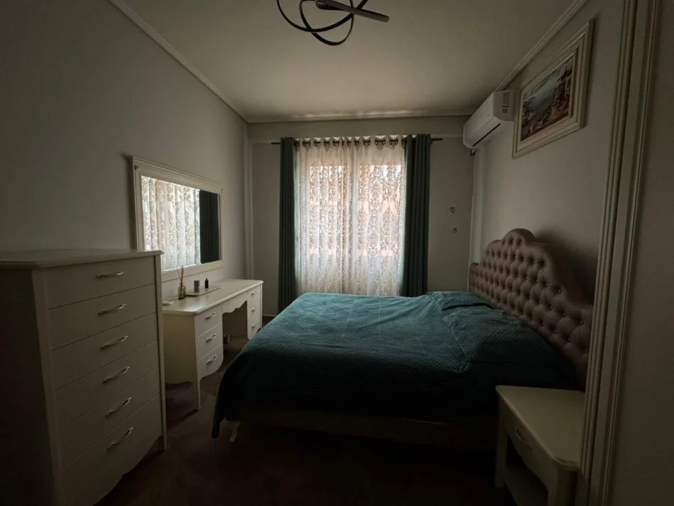 Tirane, jepet me qera apartament 3+1+Aneks+Ballkon Kati 2, 116 m² 1.300 € (Qender)