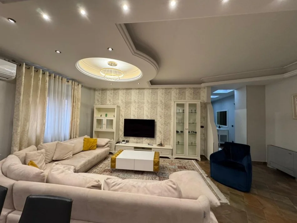 Tirane, jepet me qera apartament 3+1+Aneks+Ballkon Kati 2, 116 m² 1.300 € (Qender)