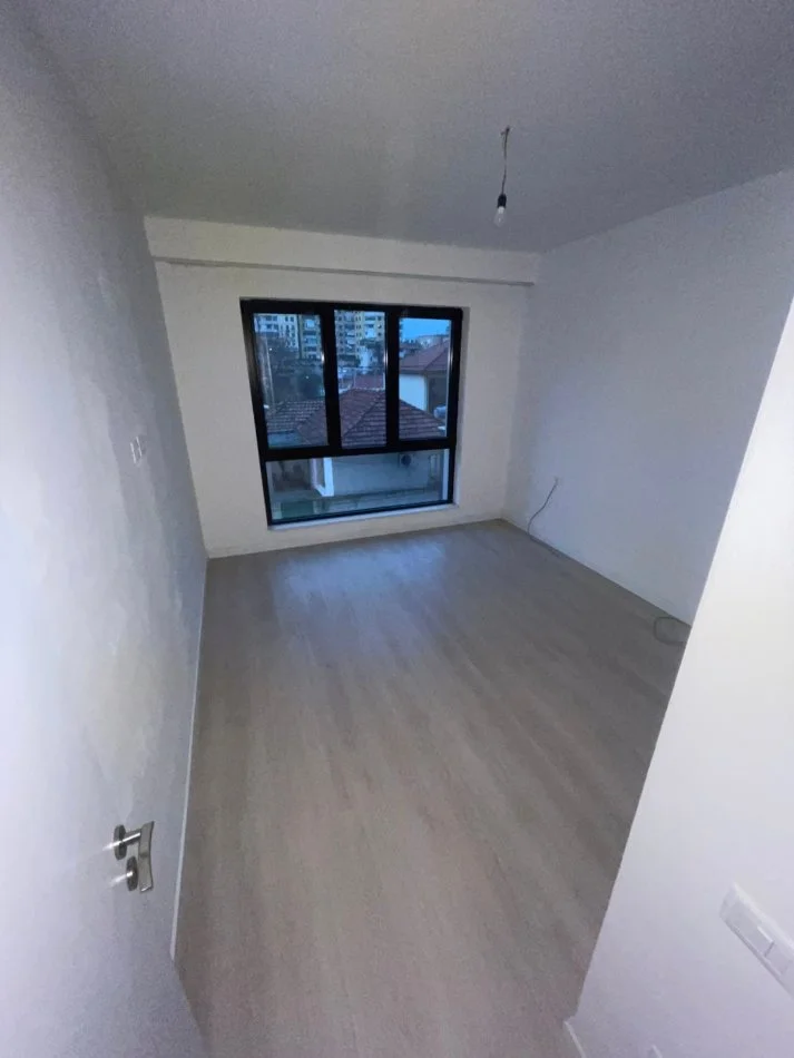 Tirane, jepet me qera apartament 2+1+Ballkon Kati 1, 97 m² 750 € (Garden Building)