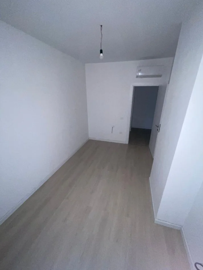 Tirane, jepet me qera apartament 2+1+Ballkon Kati 1, 97 m² 750 € (Garden Building)