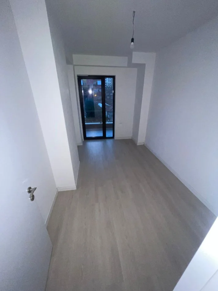 Tirane, jepet me qera apartament 2+1+Ballkon Kati 1, 97 m² 750 € (Garden Building)