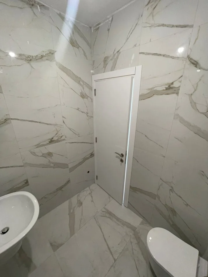 Tirane, jepet me qera apartament 2+1+Ballkon Kati 1, 97 m² 750 € (Garden Building)