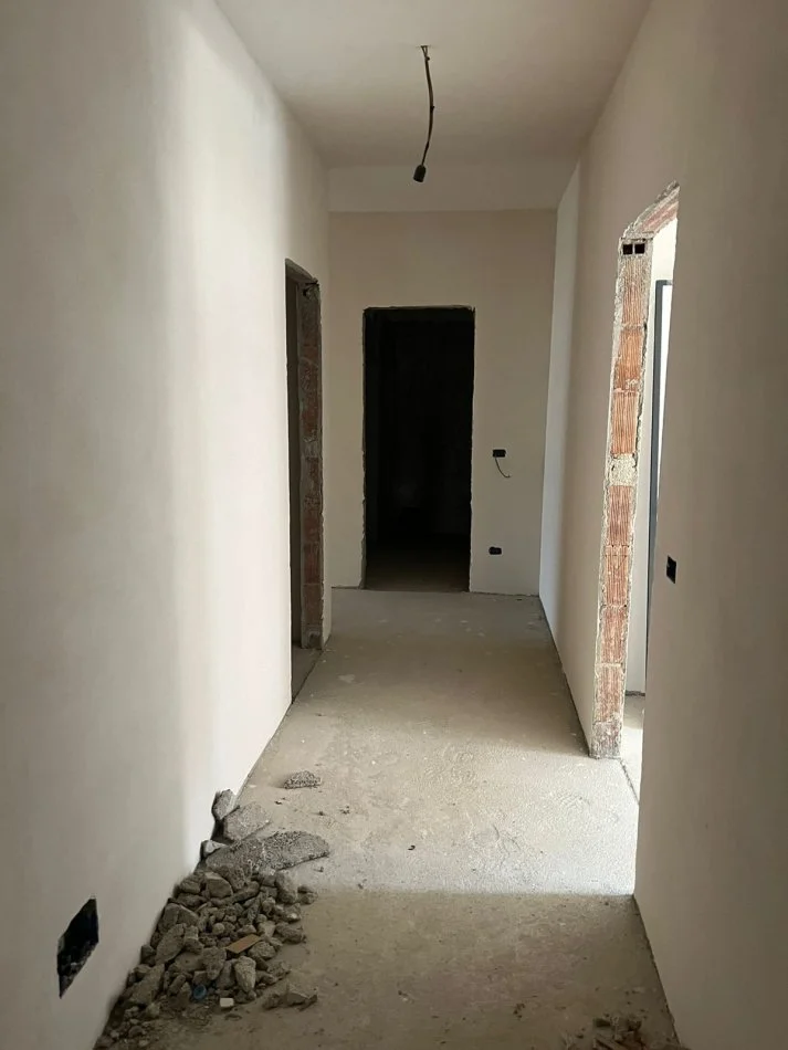 Tirane, shitet apartament 2+1+Ballkon Kati 3, 117 m² 193.000 € (Bulevardi i Ri)